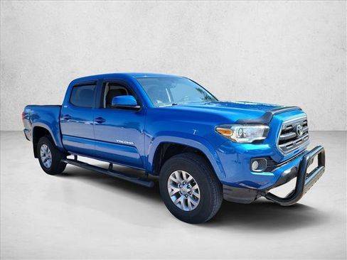 Used 2017 Toyota Tacoma SR5 w/ Tow Package RWD image 3