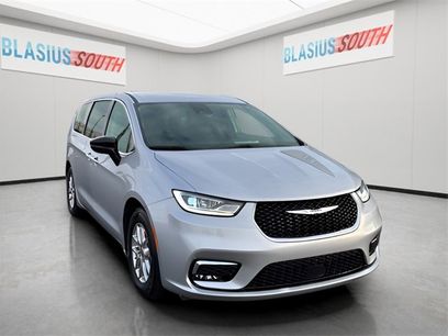 Used 2024 Chrysler Pacifica Touring-L