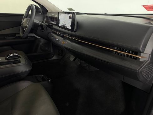 Used 2023 Nissan Ariya AWD image 15