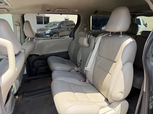 Used 2016 Toyota Sienna XLE w/ XLE Navigation Package FWD image 7