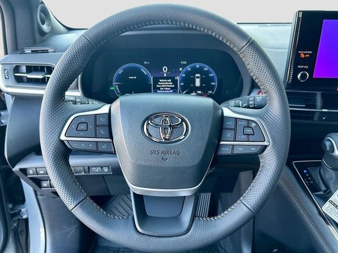 New 2025 Toyota Sienna XLE Woodland Edition image 9