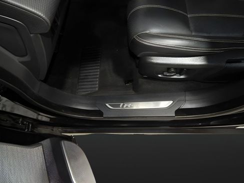 Used 2021 Land Rover Range Rover Velar R-Dynamic S image 15