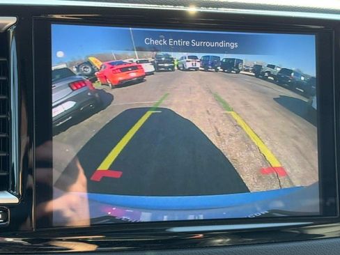 Used 2024 Chrysler Pacifica Touring-L FWD image 28