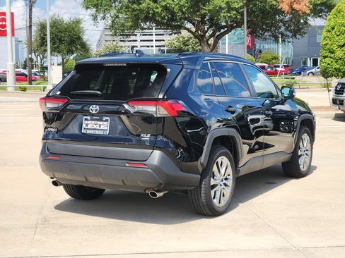 Used 2021 Toyota RAV4 XLE Premium AWD/4WD image 7