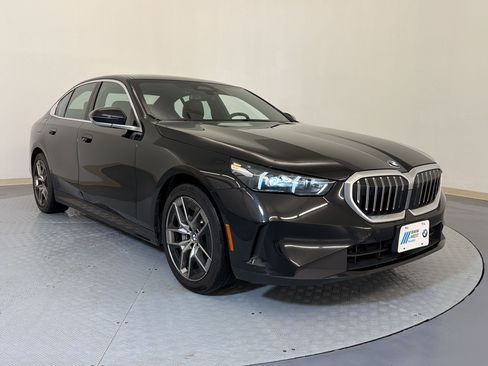 Used 2026 BMW 530i RWD image 7