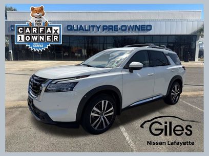 Used 2024 Nissan Pathfinder Platinum w/ Lighting Package (N92)