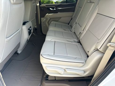 Used 2024 GMC Yukon Denali w/ Denali Reserve Package RWD image 26