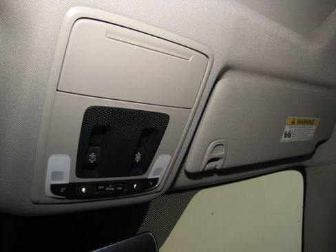 Certified 2025 Honda Pilot Touring image 8