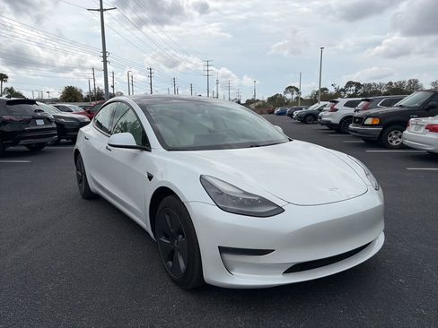 Used 2021 Tesla Model 3 Standard Range Plus image 1