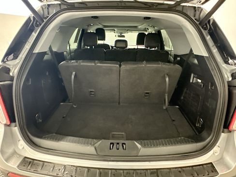 Used 2021 Ford Explorer XLT w/ Equipment Group 202A AWD/4WD image 32