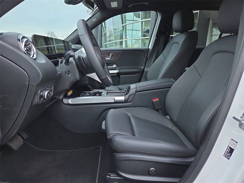 Used 2026 Mercedes-Benz GLB 250 4MATIC image 10