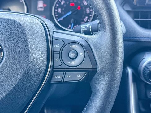 Used 2022 Toyota RAV4 SE image 17