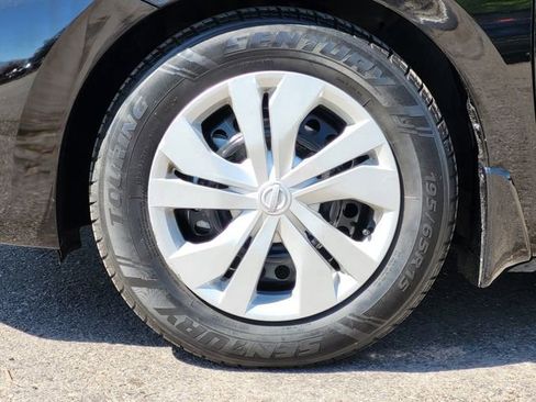 Certified 2025 Nissan Versa S w/ Trunk Package image 7