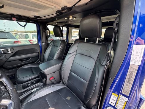 Used 2020 Jeep Wrangler Unlimited Sahara w/ Uconnect 4C Nav & Sound Group AWD/4WD image 17