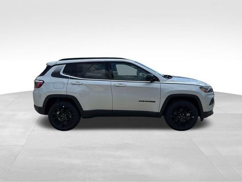New 2026 Jeep Compass Latitude AWD/4WD image 9