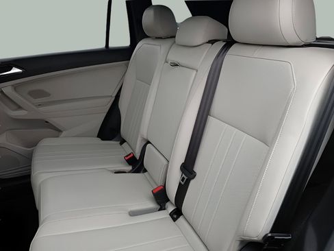 Used 2022 Volkswagen Tiguan SE R-Line image 23