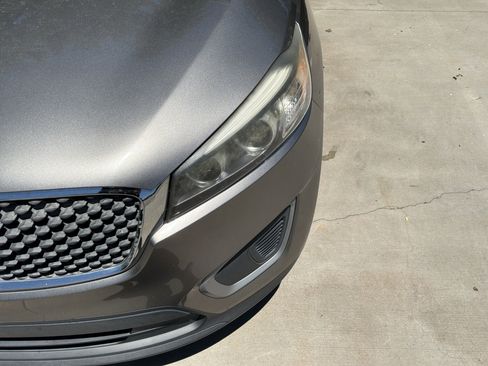 Used 2018 Kia Sorento FWD image 6