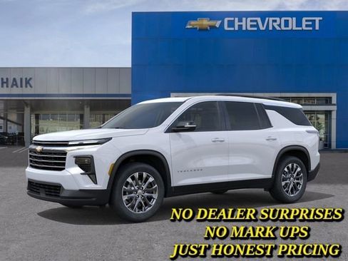 New 2026 Chevrolet Traverse LT FWD image 2