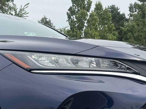 Used 2021 Toyota Venza LE AWD/4WD image 20