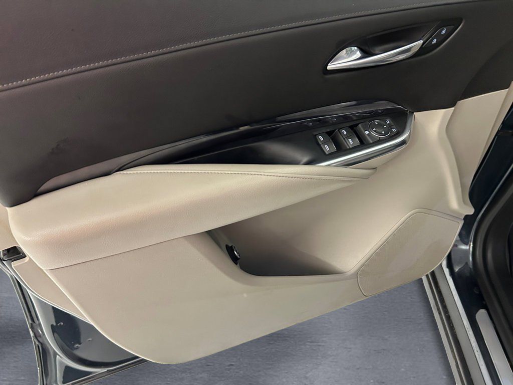 Used 2021 Cadillac XT4 Luxury w/ Cold Weather Package FWD image 12