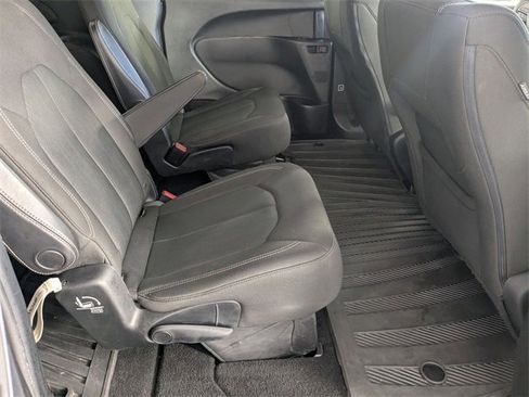 Used 2018 Chrysler Pacifica Touring Plus w/ S Appearance Package image 32