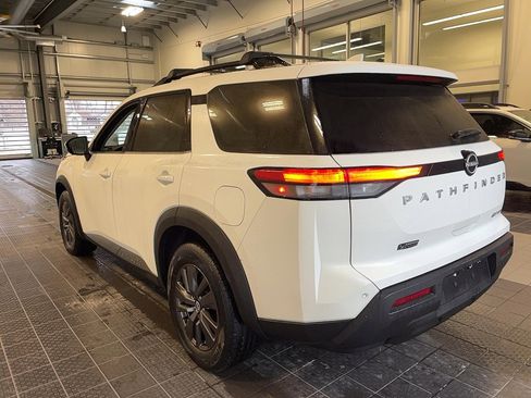 Used 2022 Nissan Pathfinder SV AWD/4WD image 17