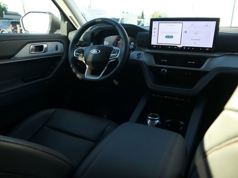 Used 2025 Ford Explorer Active w/ Active Comfort Package image 26