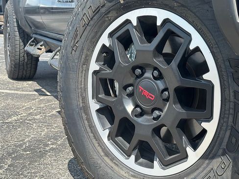 Used 2025 Toyota Tacoma TRD Off-Road w/ TRD Off Road Upgrade Package AWD/4WD image 2