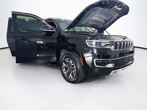 Used 2023 Jeep Wagoneer L Series III w/ Preferred Equipment Group AWD/4WD image 40
