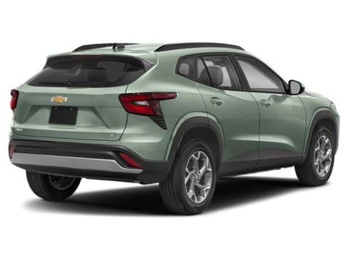 Used 2024 Chevrolet Trax RS w/ Sunroof Package FWD image 3
