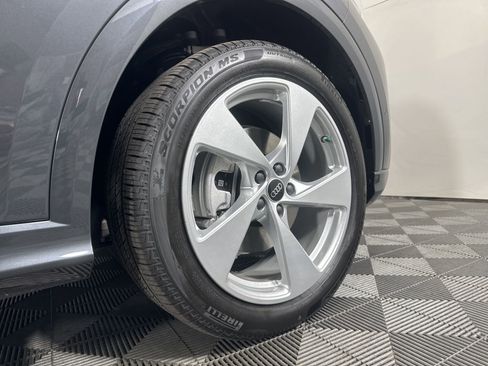 New 2025 Audi Q5 Prestige image 9