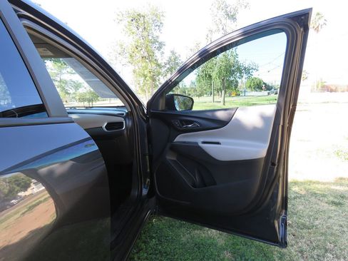 Used 2022 Chevrolet Equinox LS w/ LS Convenience Package image 11