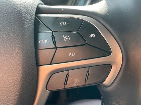 Used 2022 Jeep Grand Cherokee Laredo X AWD/4WD image 16