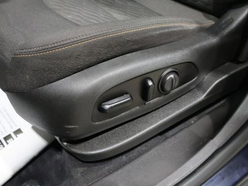 Used 2021 Chevrolet Equinox LT image 12