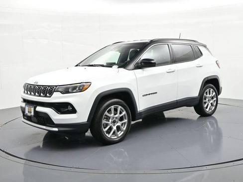Used 2025 Jeep Compass Limited AWD/4WD image 1