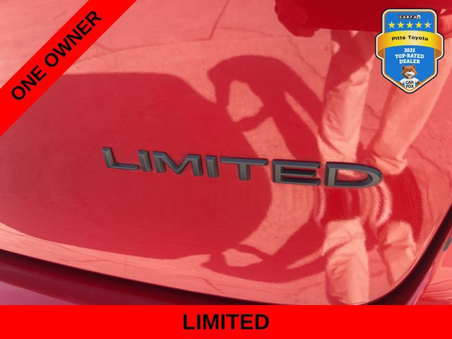 Used 2025 Chrysler Pacifica Limited FWD image 11