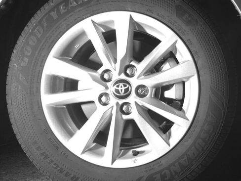 Used 2026 Toyota Camry LE AWD/4WD image 11