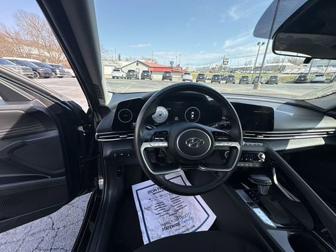 Used 2023 Hyundai Elantra SEL w/ Convenience Package image 11