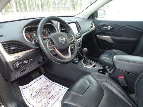 Used 2017 Jeep Cherokee Limited w/ Luxury Group image 13