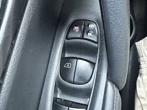 Used 2017 Nissan Rogue SV w/ SV Premium Package AWD/4WD image 26