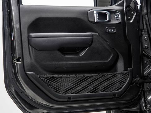 Used 2024 Jeep Gladiator Rubicon w/ Technology Group AWD/4WD image 47