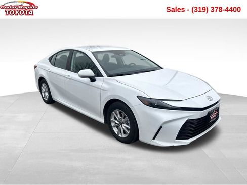 Used 2026 Toyota Camry LE image 8