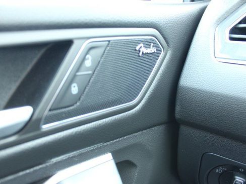 Used 2019 Volkswagen Tiguan SEL Premium w/ 3rd Row Seat Package AWD/4WD image 18
