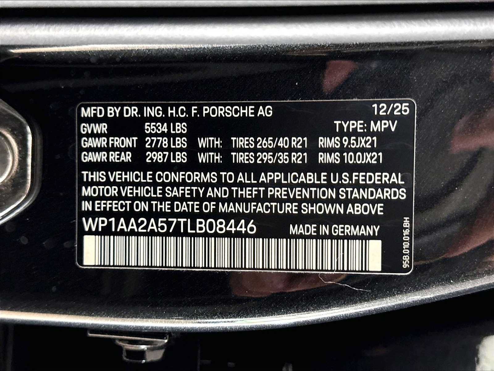 Used 2026 Porsche Macan AWD/4WD image 36