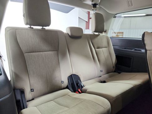 Used 2024 Ford Expedition XLT RWD image 41