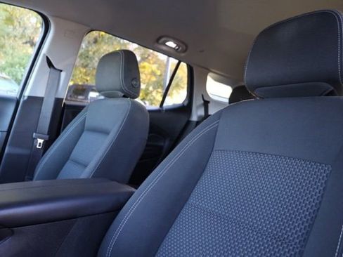 Used 2023 GMC Terrain SLE w/ Driver Convenience Package image 16