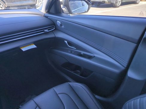 New 2026 Hyundai Elantra Limited FWD image 16