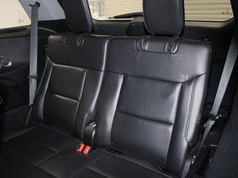 Used 2023 Ford Explorer Limited image 19