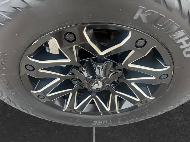Used 2019 GMC Sierra 2500 SLT w/ Duramax Plus Package AWD/4WD image 9