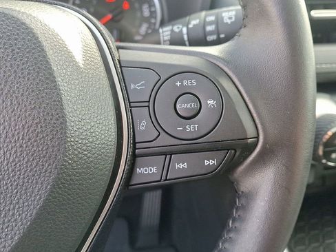 Used 2021 Toyota RAV4 XLE Premium image 22